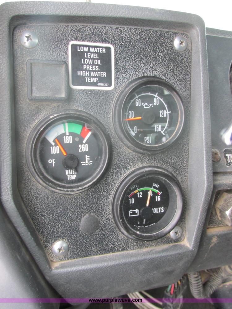 image for item E5281 1995 Mack RB688S water truck