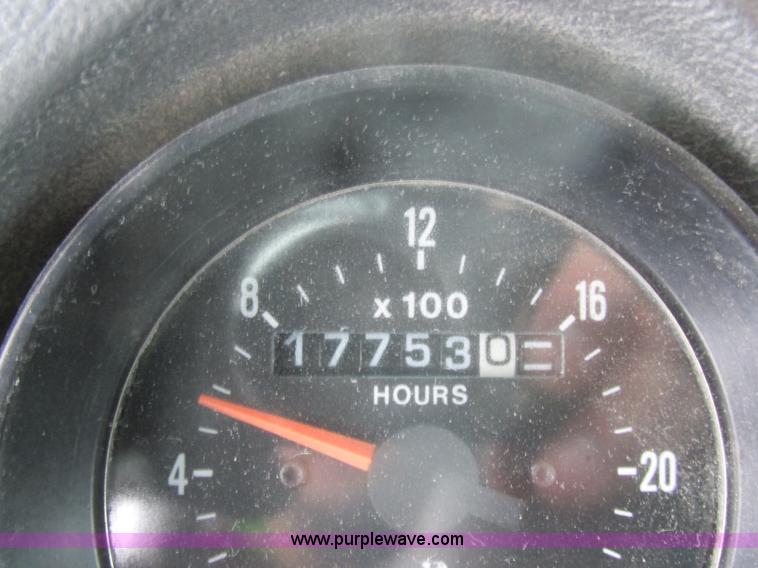 image for item E5281 1995 Mack RB688S water truck