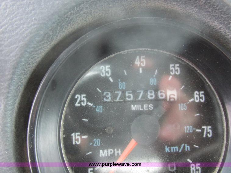 image for item E5281 1995 Mack RB688S water truck