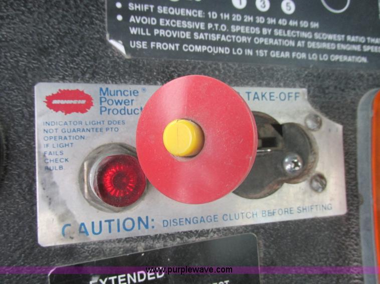 image for item E5281 1995 Mack RB688S water truck