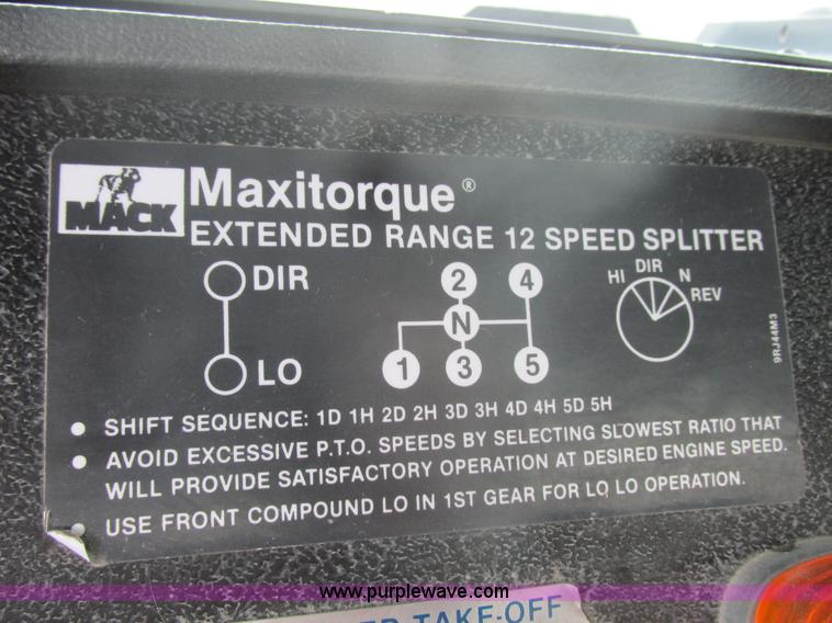 image for item E5281 1995 Mack RB688S water truck