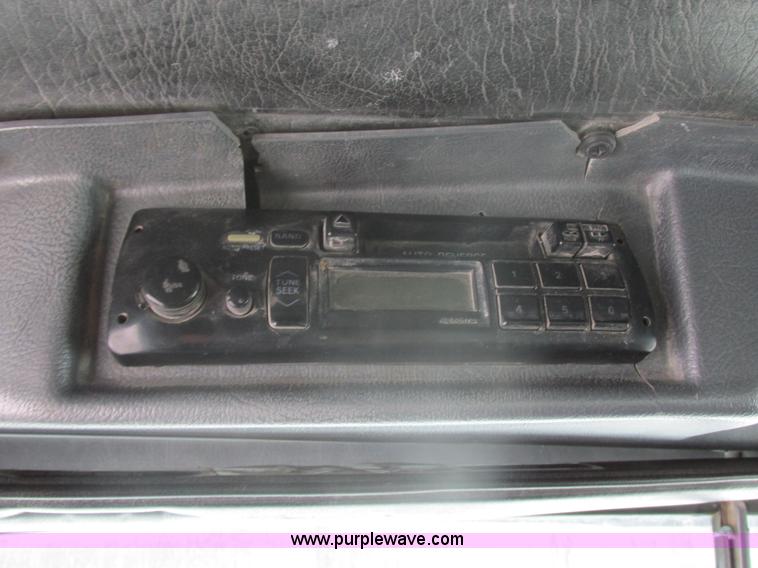 image for item E5281 1995 Mack RB688S water truck