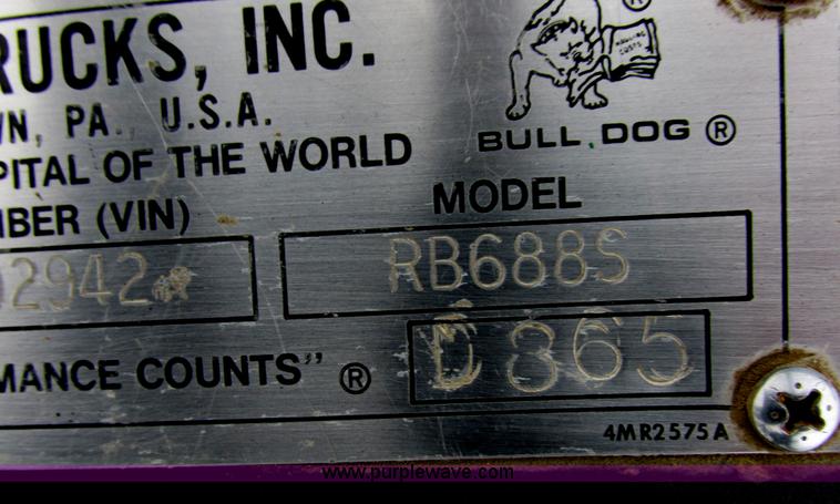 image for item E5281 1995 Mack RB688S water truck