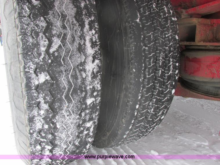 image for item E5282 2000 Landoll 930 Hydratail equipment trailer