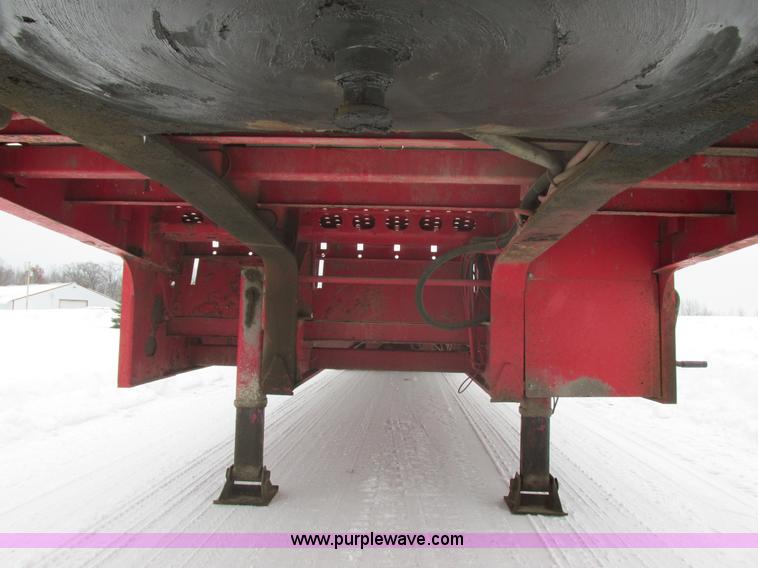 image for item E5282 2000 Landoll 930 Hydratail equipment trailer