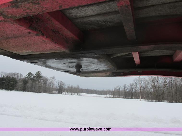 image for item E5282 2000 Landoll 930 Hydratail equipment trailer