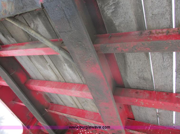 image for item E5282 2000 Landoll 930 Hydratail equipment trailer