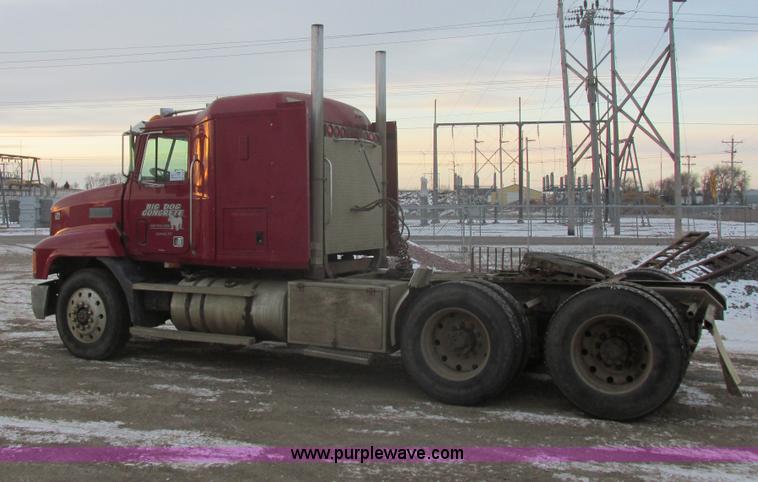 image for item E5284 1992 Mack CH613 semi truck