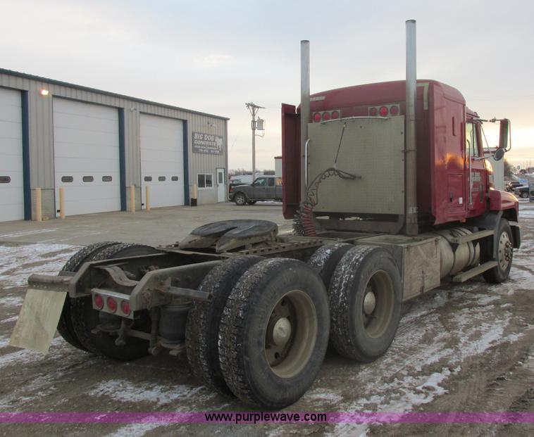image for item E5284 1992 Mack CH613 semi truck