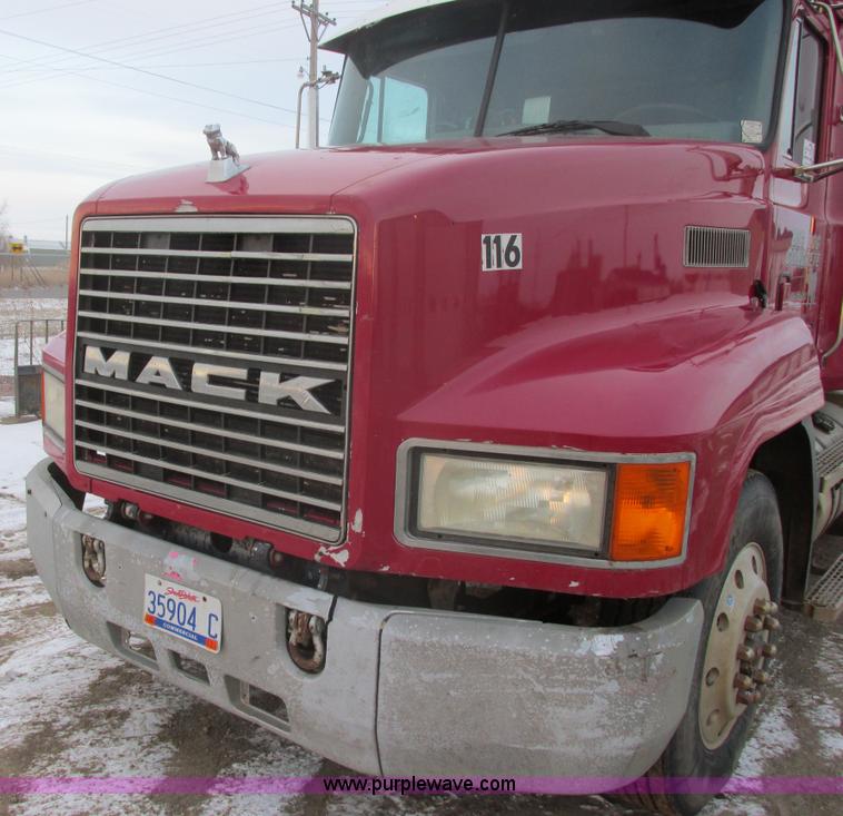 image for item E5284 1992 Mack CH613 semi truck