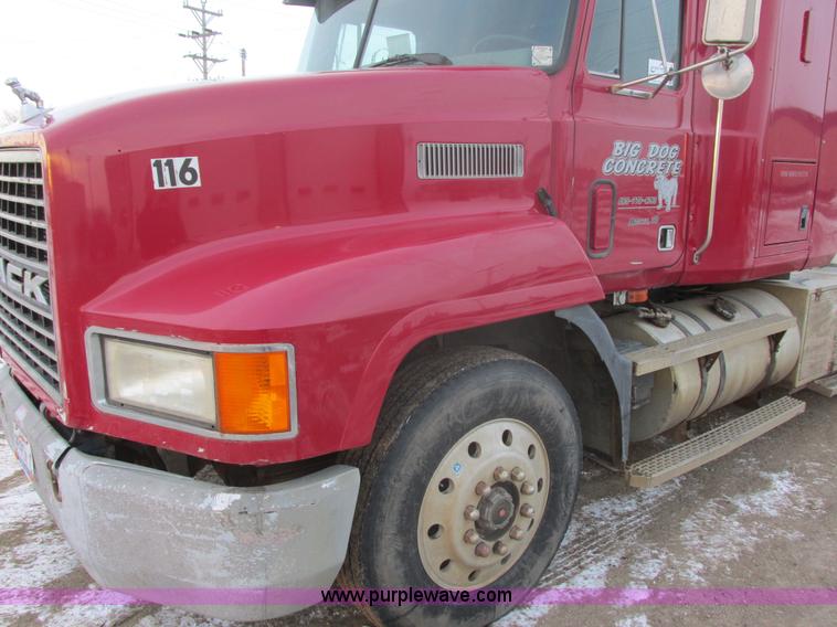 image for item E5284 1992 Mack CH613 semi truck