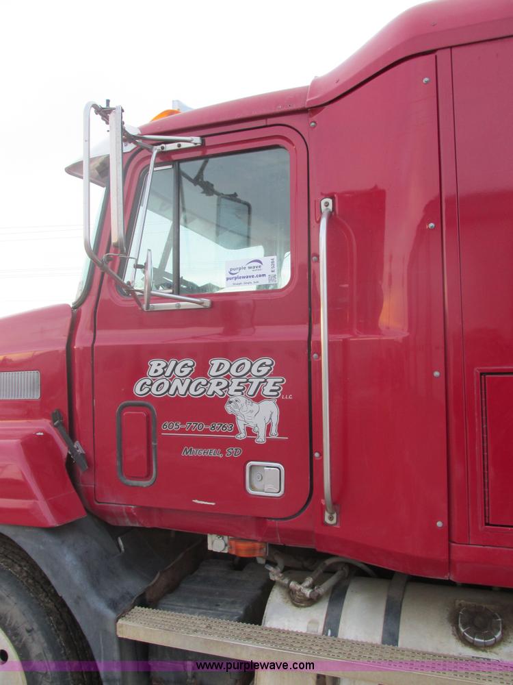 image for item E5284 1992 Mack CH613 semi truck