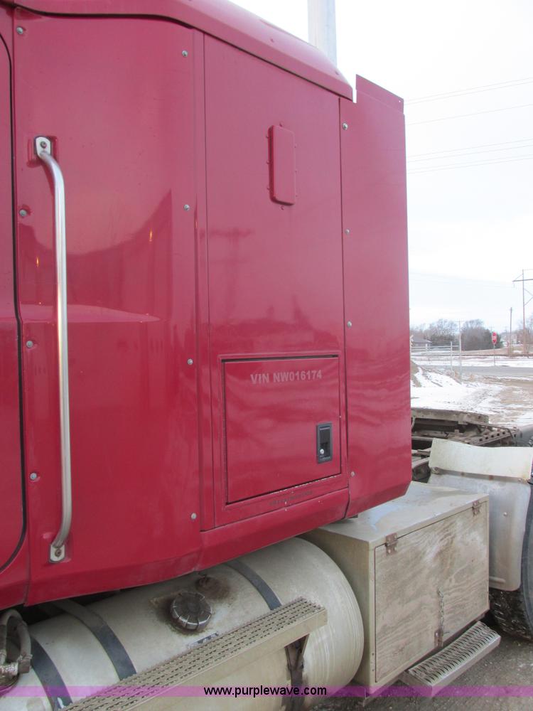 image for item E5284 1992 Mack CH613 semi truck