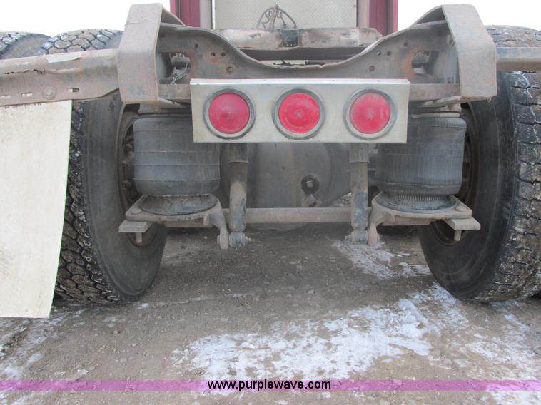 image for item E5284 1992 Mack CH613 semi truck