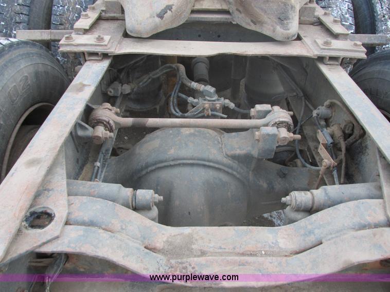 image for item E5284 1992 Mack CH613 semi truck