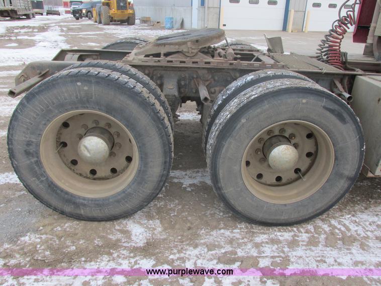 image for item E5284 1992 Mack CH613 semi truck