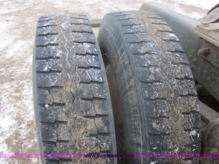 image for item E5284 1992 Mack CH613 semi truck