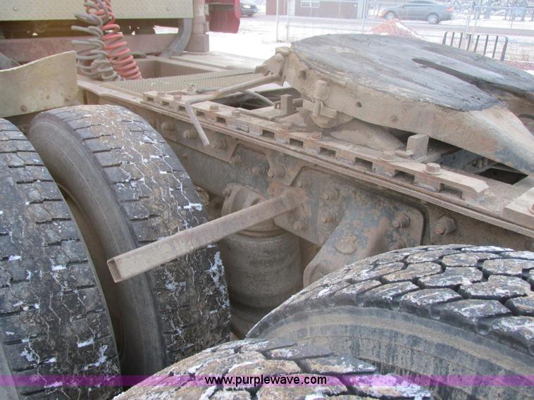 image for item E5284 1992 Mack CH613 semi truck