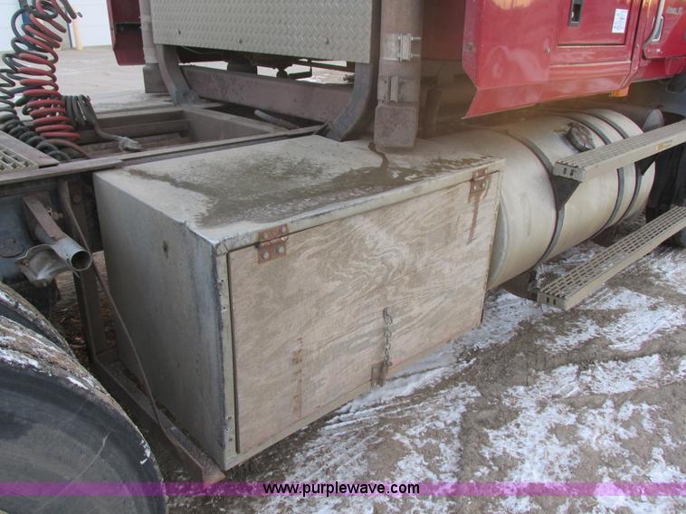 image for item E5284 1992 Mack CH613 semi truck