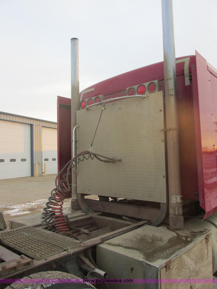 image for item E5284 1992 Mack CH613 semi truck