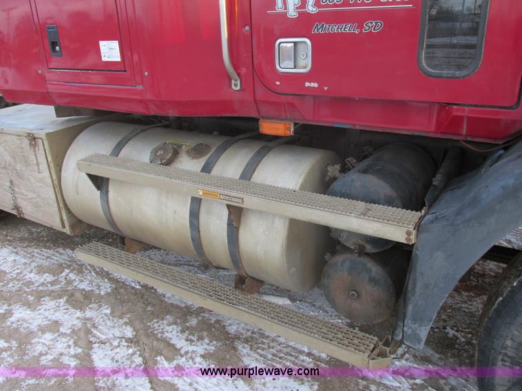 image for item E5284 1992 Mack CH613 semi truck