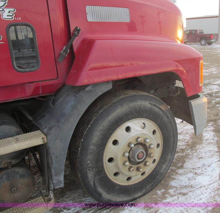 image for item E5284 1992 Mack CH613 semi truck