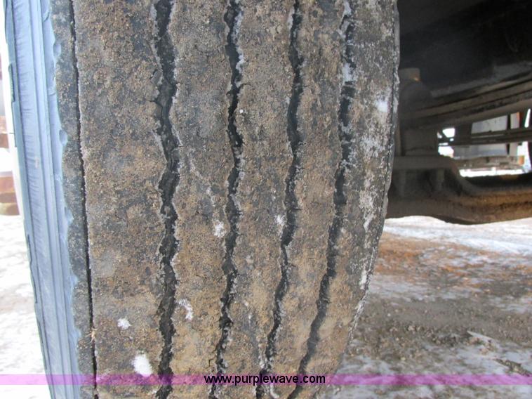 image for item E5284 1992 Mack CH613 semi truck