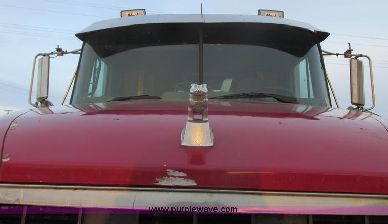 image for item E5284 1992 Mack CH613 semi truck