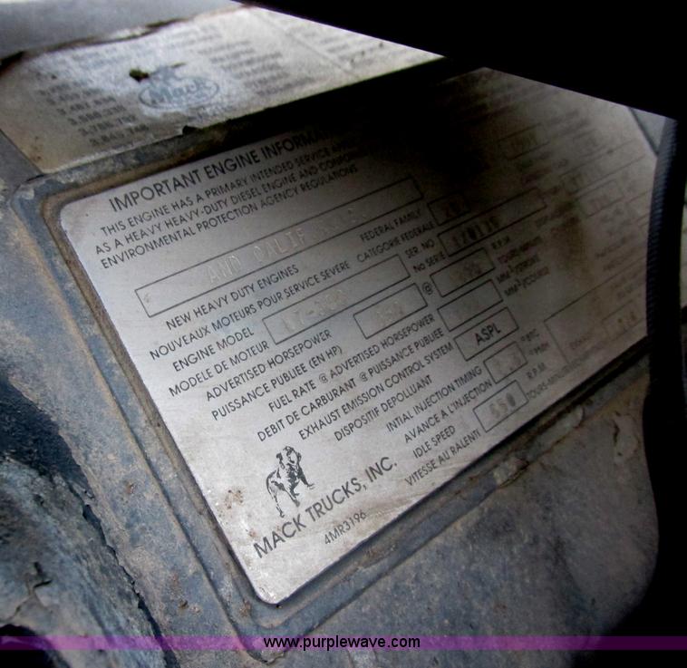 image for item E5284 1992 Mack CH613 semi truck