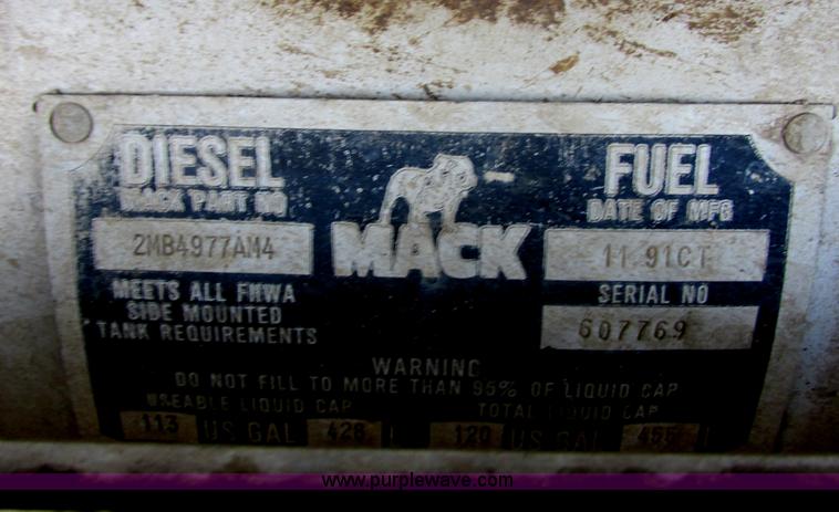 image for item E5284 1992 Mack CH613 semi truck