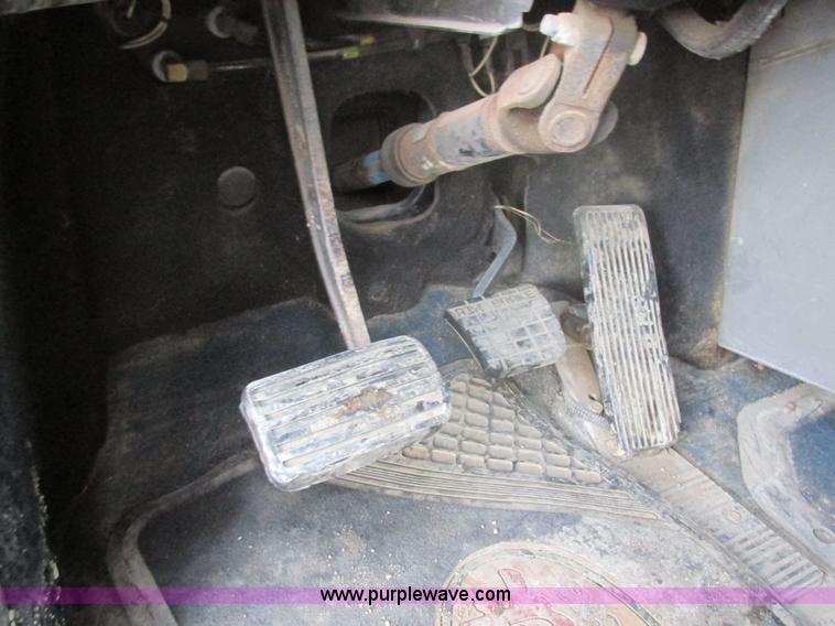 image for item E5284 1992 Mack CH613 semi truck