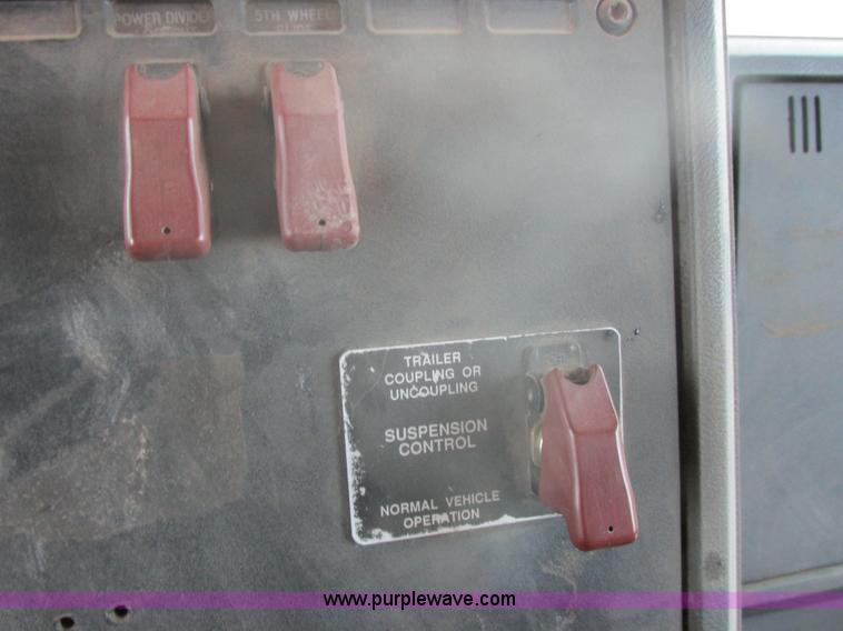 image for item E5284 1992 Mack CH613 semi truck