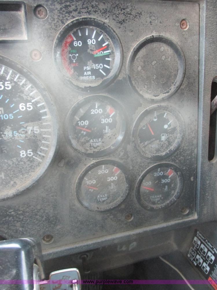 image for item E5284 1992 Mack CH613 semi truck