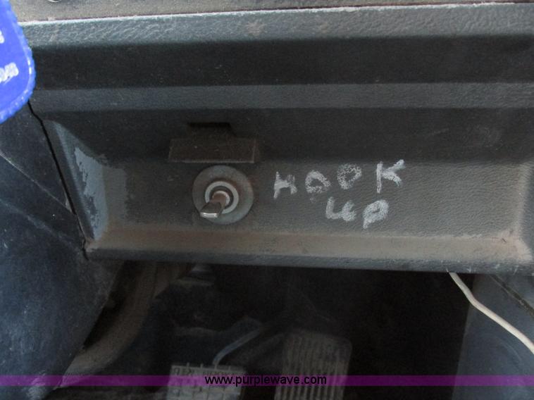 image for item E5284 1992 Mack CH613 semi truck