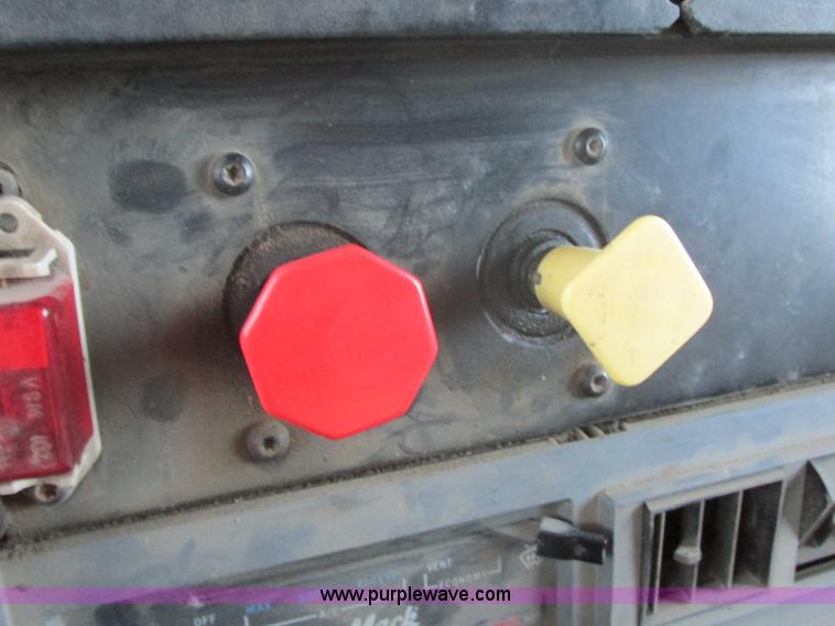 image for item E5284 1992 Mack CH613 semi truck