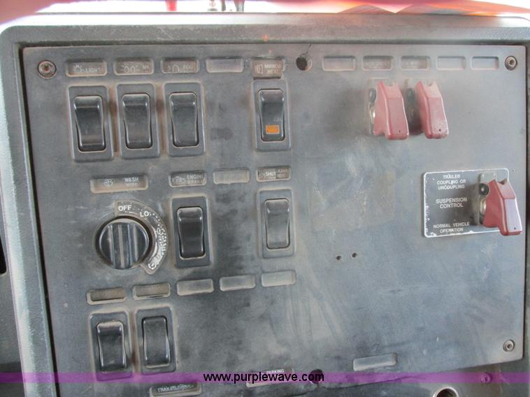 image for item E5284 1992 Mack CH613 semi truck