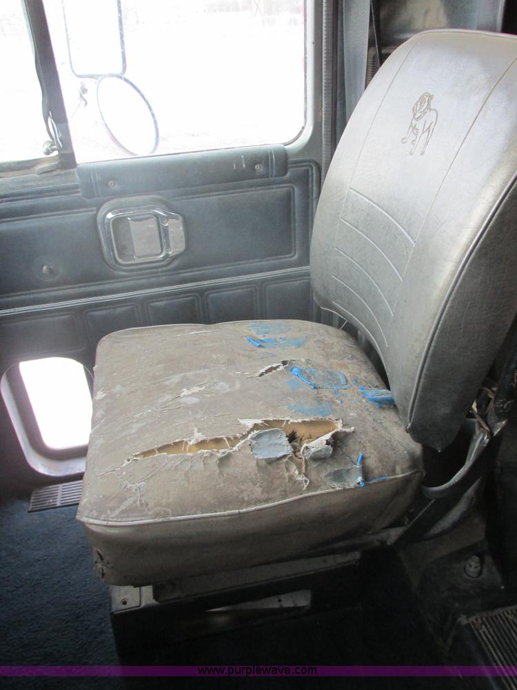 image for item E5284 1992 Mack CH613 semi truck