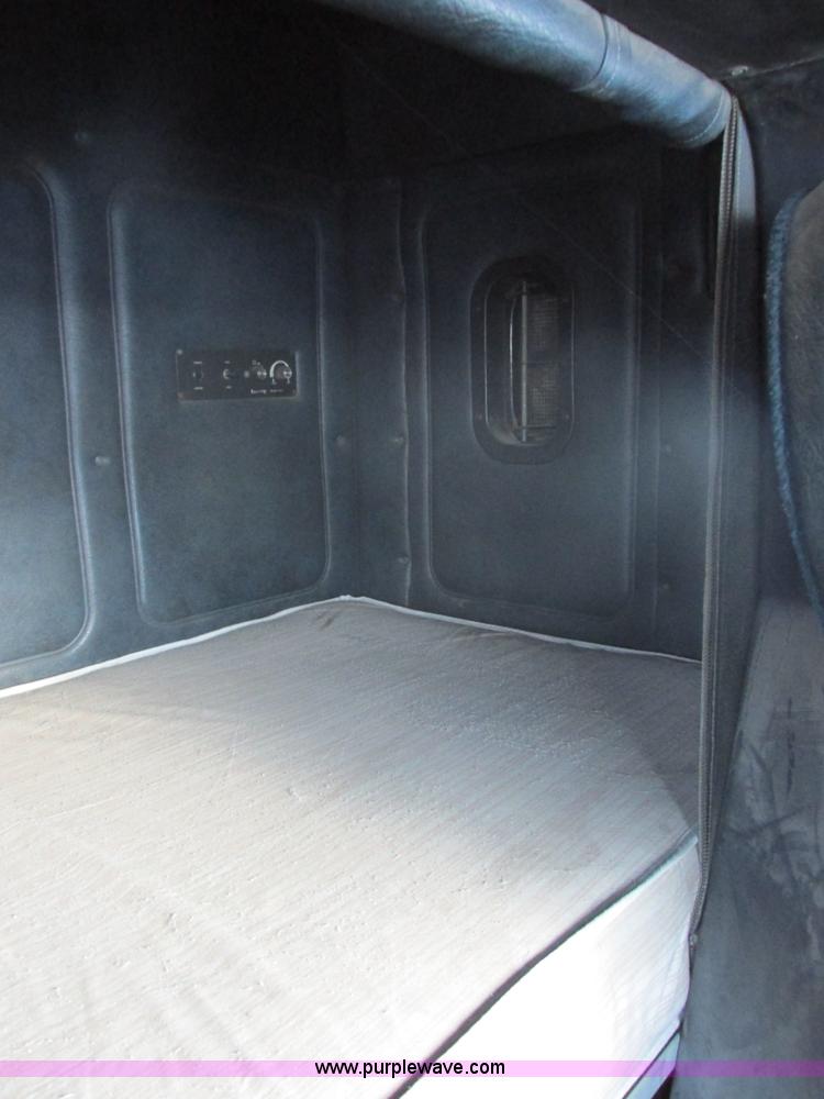 image for item E5284 1992 Mack CH613 semi truck