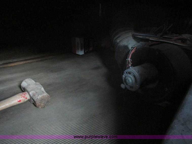 image for item E5284 1992 Mack CH613 semi truck