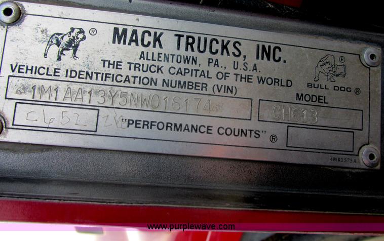 image for item E5284 1992 Mack CH613 semi truck