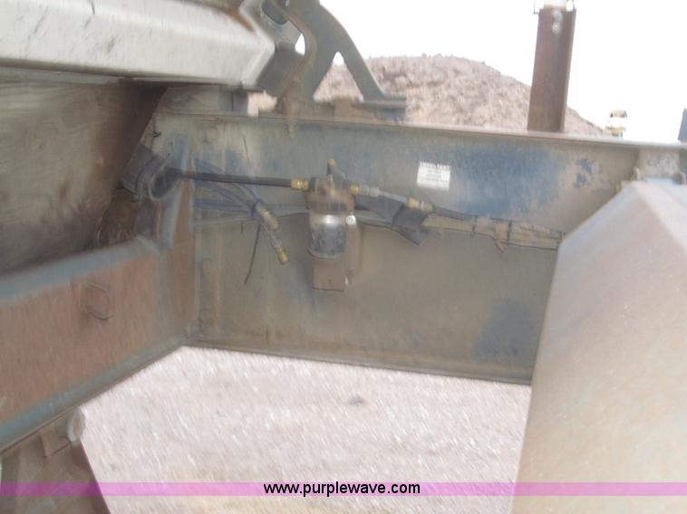 image for item F7262 1985 Trail King BD22-383A 40' triple axle belly dump trailer