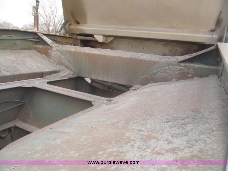 image for item F7262 1985 Trail King BD22-383A 40' triple axle belly dump trailer