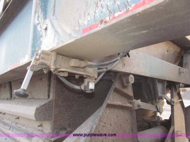 image for item F7262 1985 Trail King BD22-383A 40' triple axle belly dump trailer