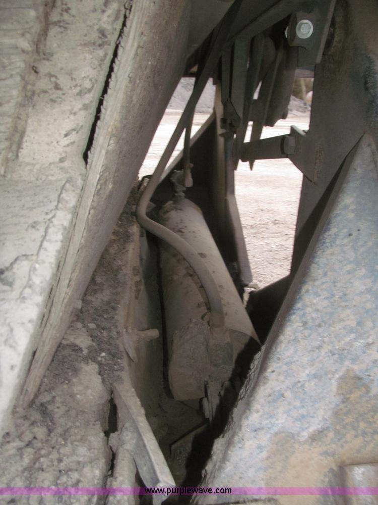 image for item F7262 1985 Trail King BD22-383A 40' triple axle belly dump trailer