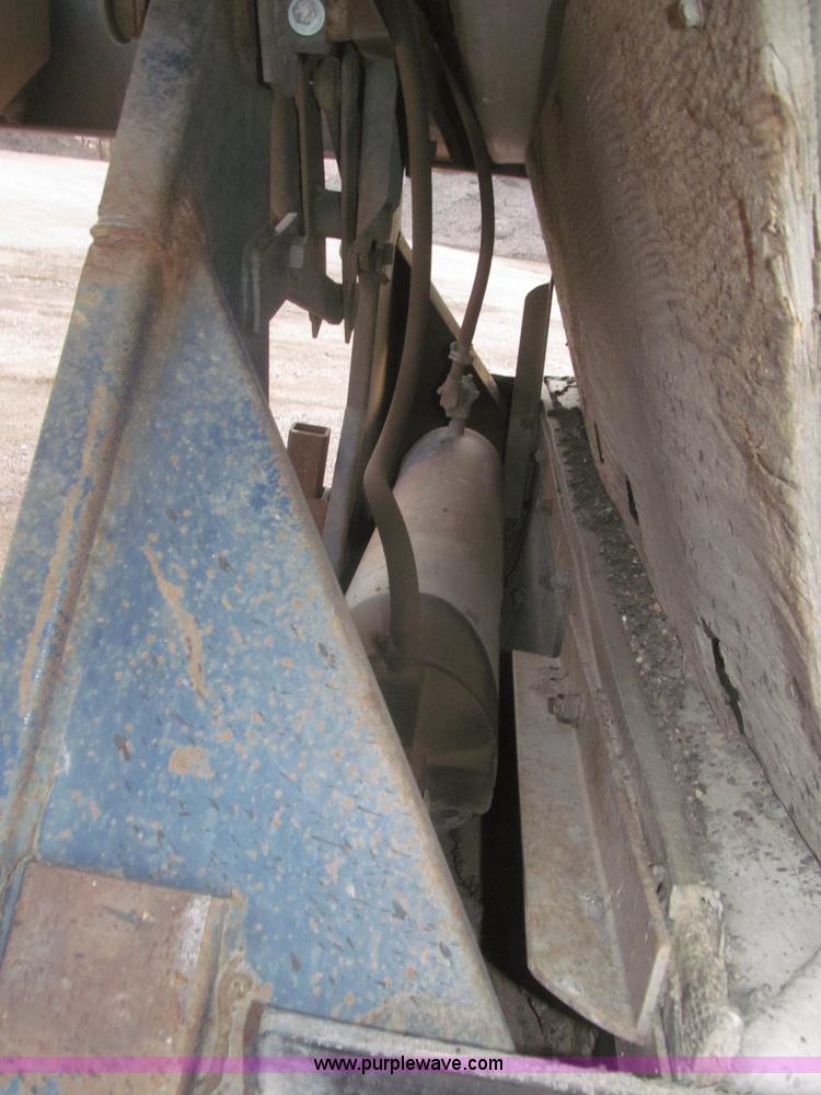 image for item F7262 1985 Trail King BD22-383A 40' triple axle belly dump trailer