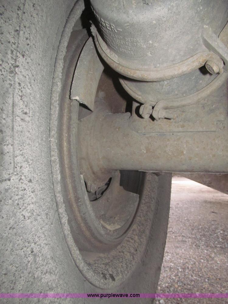 image for item F7262 1985 Trail King BD22-383A 40' triple axle belly dump trailer