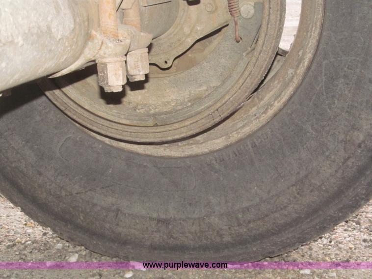 image for item F7262 1985 Trail King BD22-383A 40' triple axle belly dump trailer