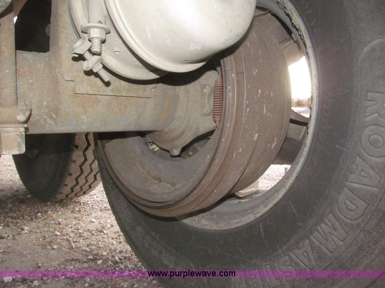 image for item F7262 1985 Trail King BD22-383A 40' triple axle belly dump trailer