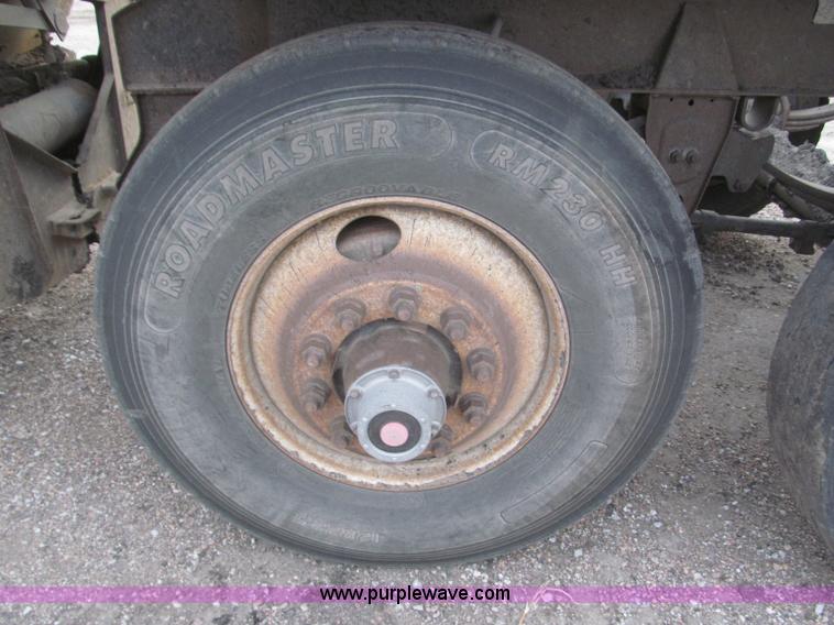 image for item F7262 1985 Trail King BD22-383A 40' triple axle belly dump trailer