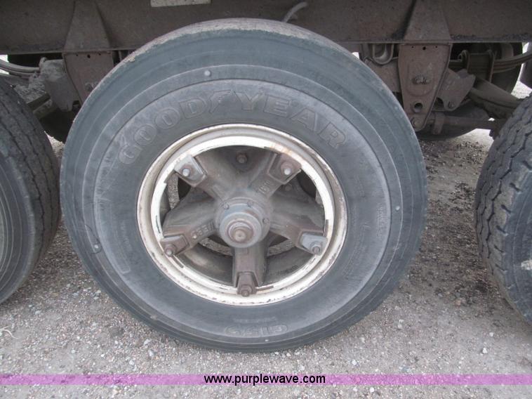 image for item F7262 1985 Trail King BD22-383A 40' triple axle belly dump trailer